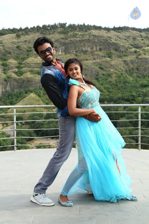 Anaganaga Oka Chitram Photos - 2 / 6 photos