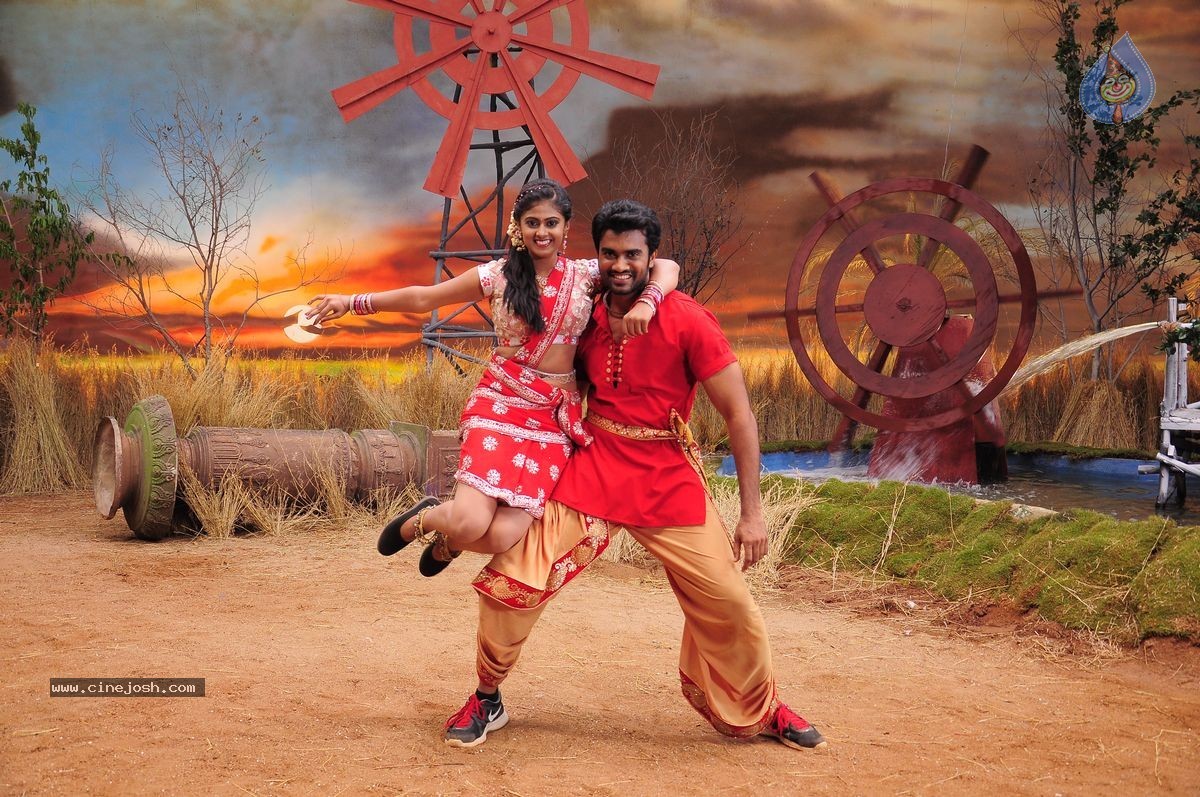 Anaganaga Oka Chitram Stills - 3 / 12 photos