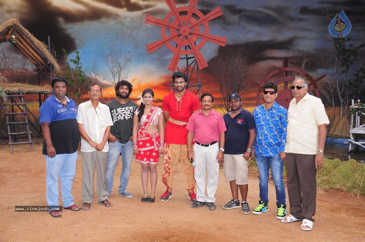 Anaganaga Oka Chitram Stills - 6 / 12 photos