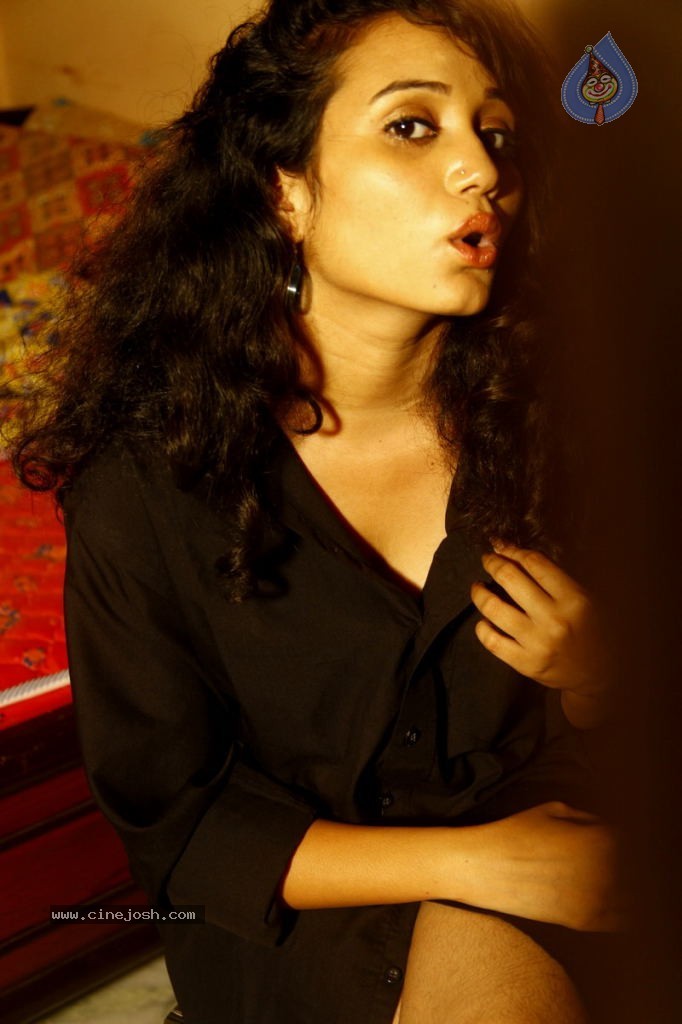 Andamaina Maaya Movie Stills - 15 / 17 photos