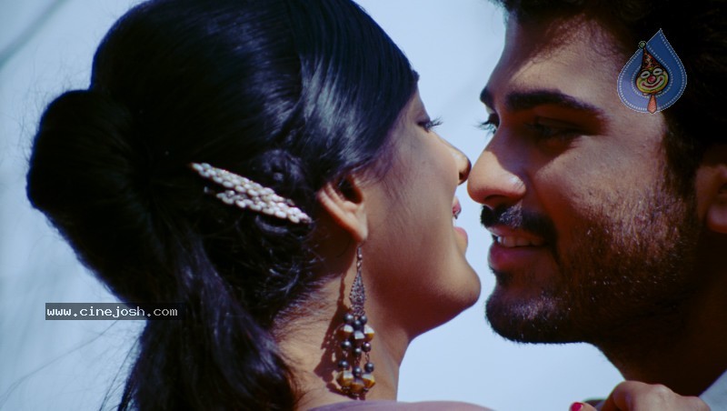 Andari Bandhuvaya Movie Stills - 21 / 32 photos