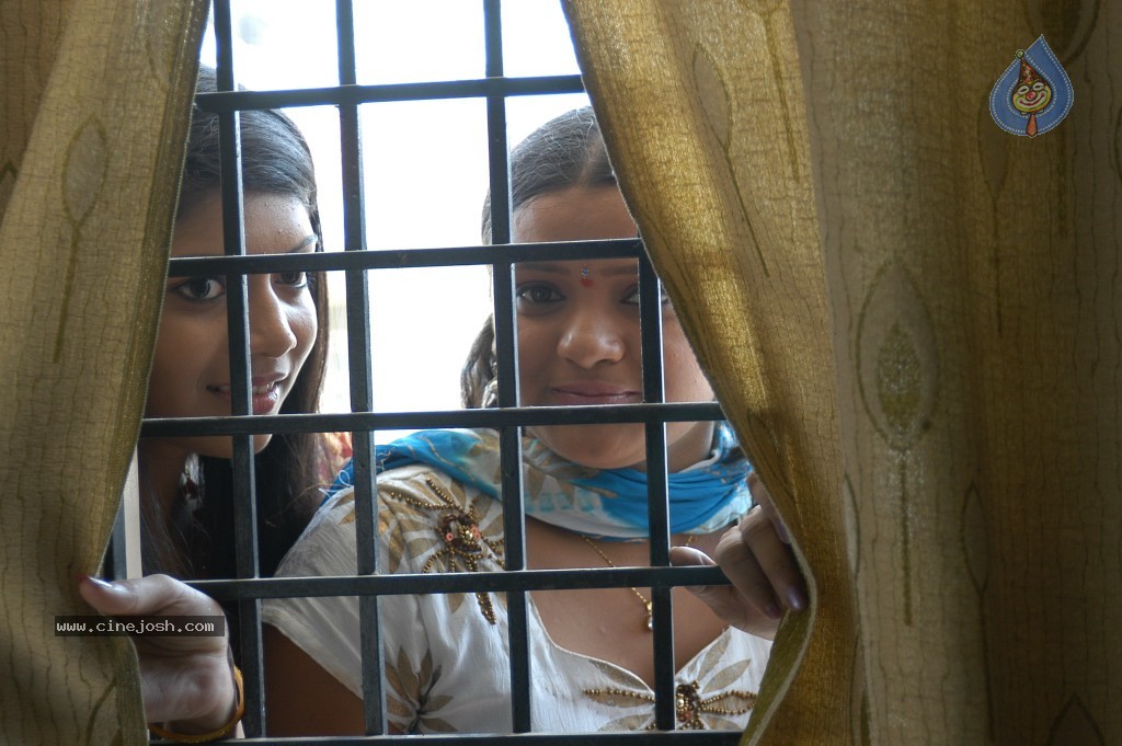 Andarila Nenoo Preminchanu Movie Stills  - 7 / 43 photos