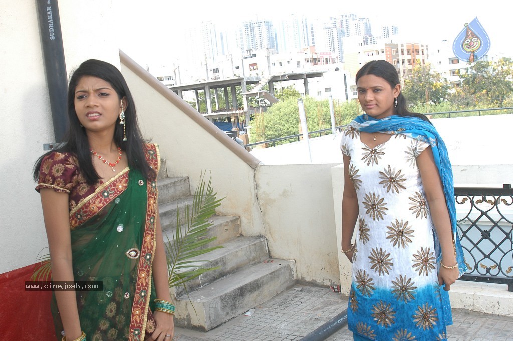 Andarila Nenoo Preminchanu Movie Stills  - 25 / 43 photos