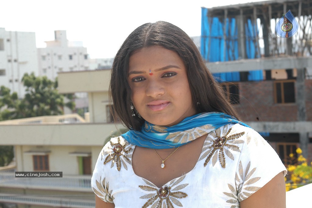 Andarila Nenoo Preminchanu Movie Stills  - 33 / 43 photos