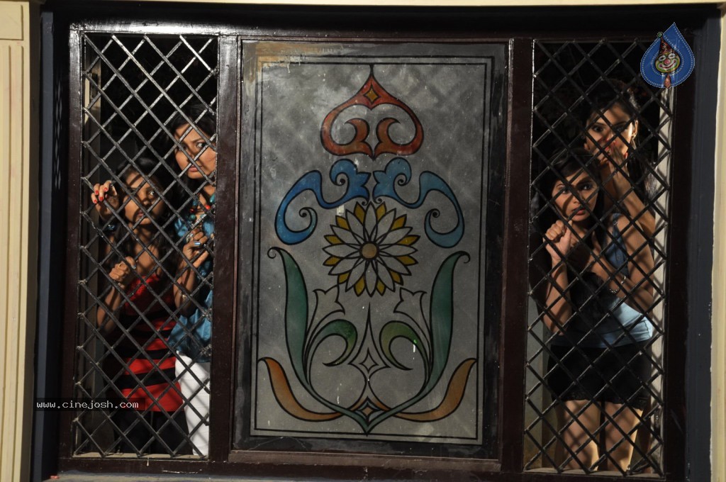 Andaru Andhrena Movie Hot Stills - 22 / 34 photos