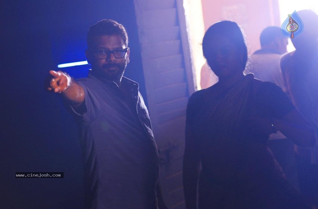 Andhra Mess Tamil Movie Stills - 26 / 56 photos