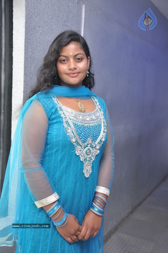 Anja Koottam Tamil Movie Stills - 17 / 41 photos