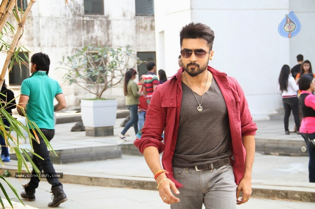 Anjaan Movie Stills - 10 / 11 photos