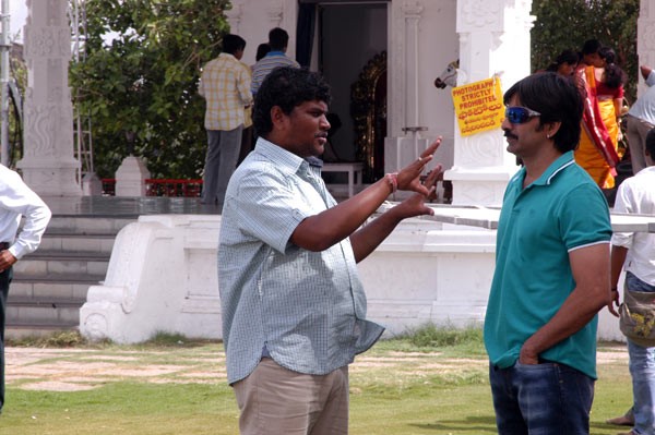 Aanjaneyulu Working Stills - 6 / 18 photos