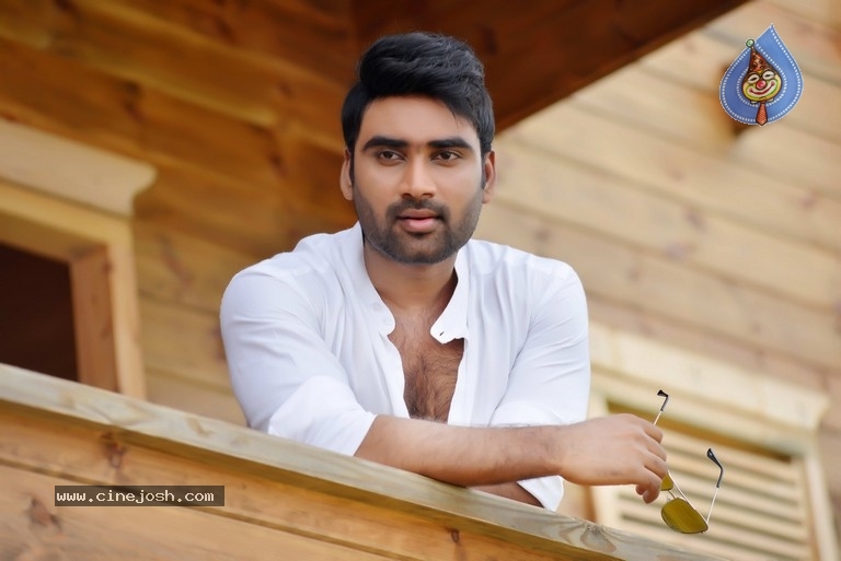 Anthaku Minchi Movie New Stills - 8 / 11 photos