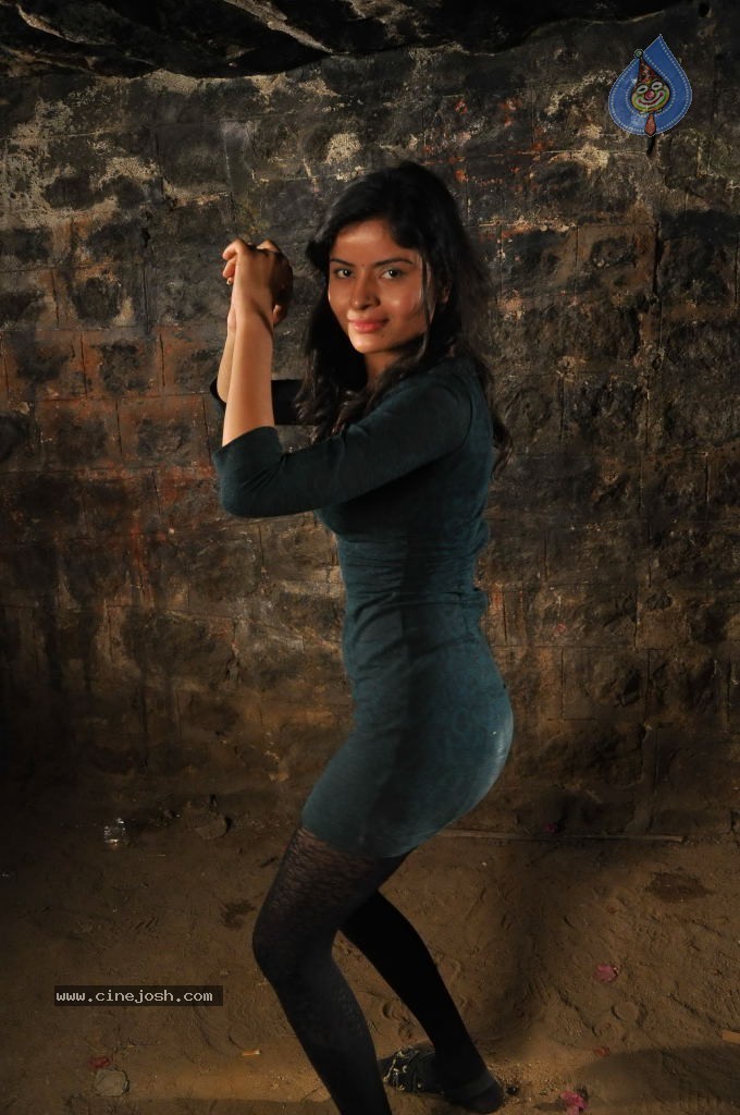 Anukunnadi Okati Ayyindi Okati Hot Stills - 2 / 24 photos