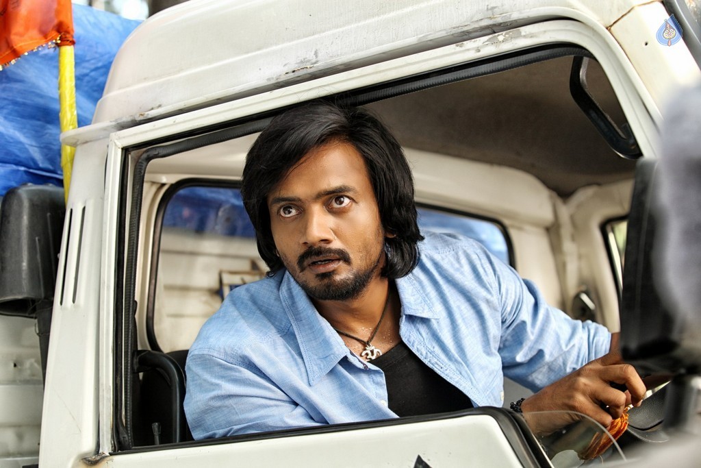 Araku Road Lo Movie New Stills - 20 / 28 photos