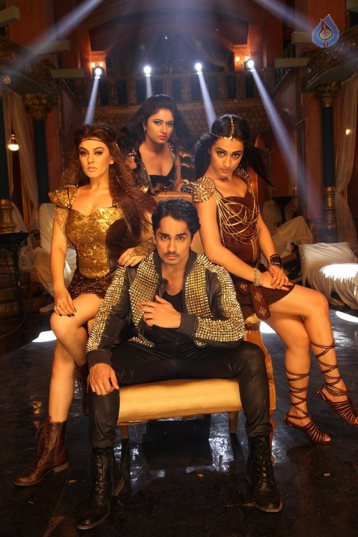 Aranmanai 2 Tamil Film Photos - 10 / 16 photos