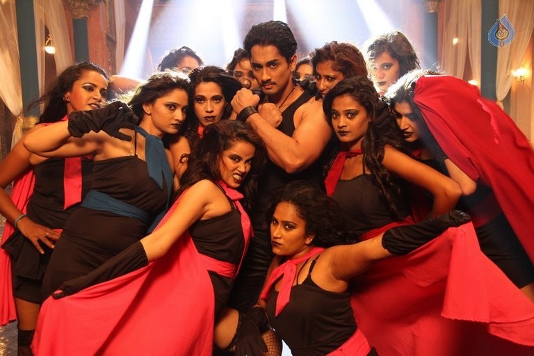 Aranmanai 2 Tamil Film Photos - 15 / 16 photos