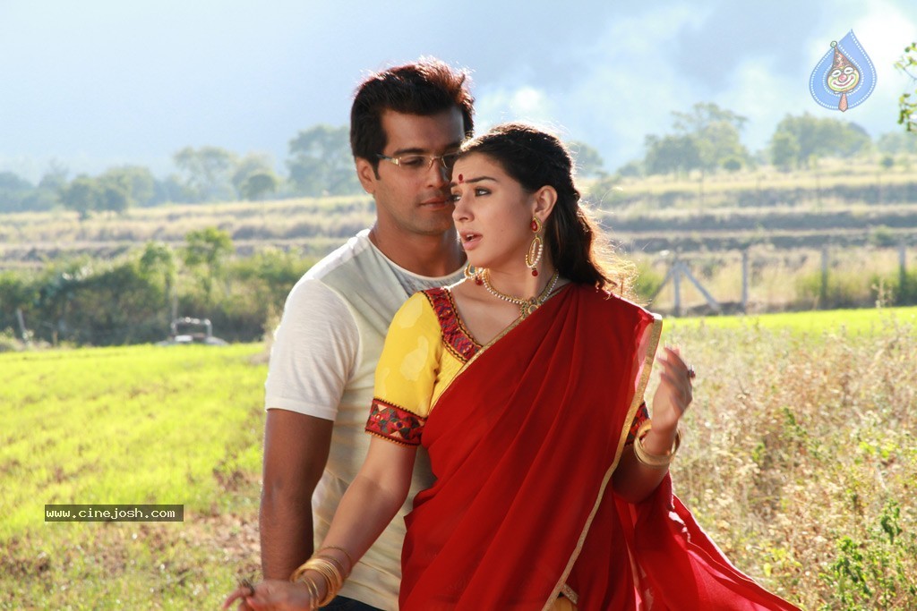 Aranmanai Tamil Movie Stills - 3 / 32 photos