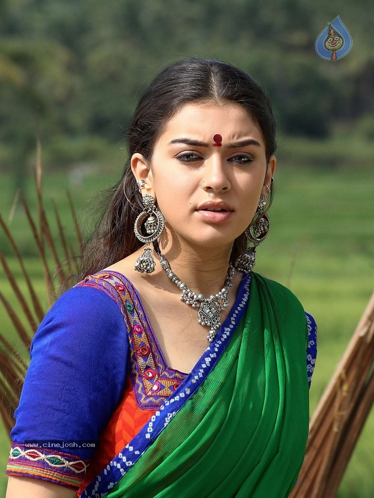 Aranmanai Tamil Movie Stills - 29 / 32 photos
