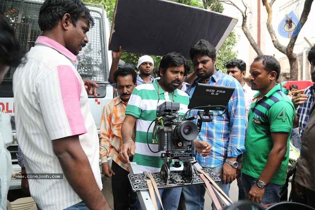 Arima Nambi Tamil Movie Stills and Posters - 47 / 48 photos