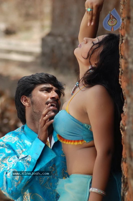 Arumbu Meesai Kurumbu Paarvai Stills - 6 / 55 photos