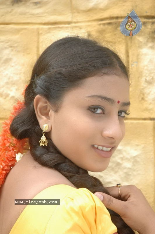 Arumbu Meesai Kurumbu Paarvai Stills - 18 / 55 photos