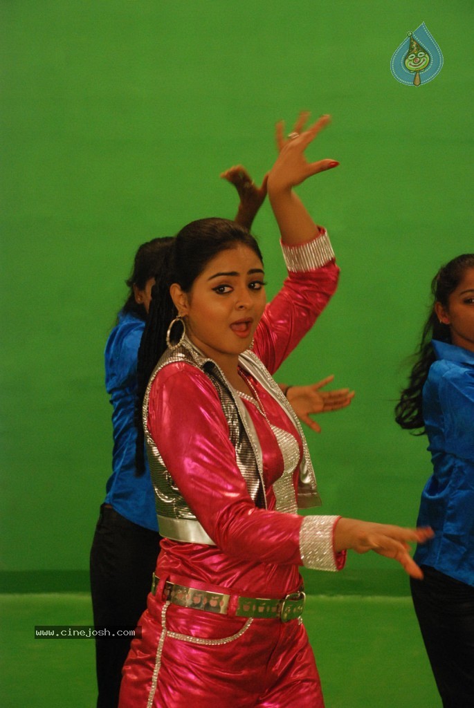 Arya Surya Tamil Movie Stills - 15 / 26 photos