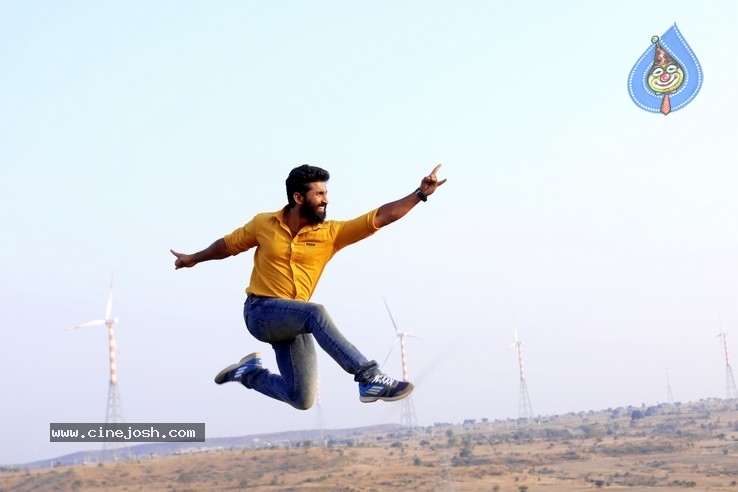 Asalu Em Jarigindante Movie Stills - 17 / 34 photos