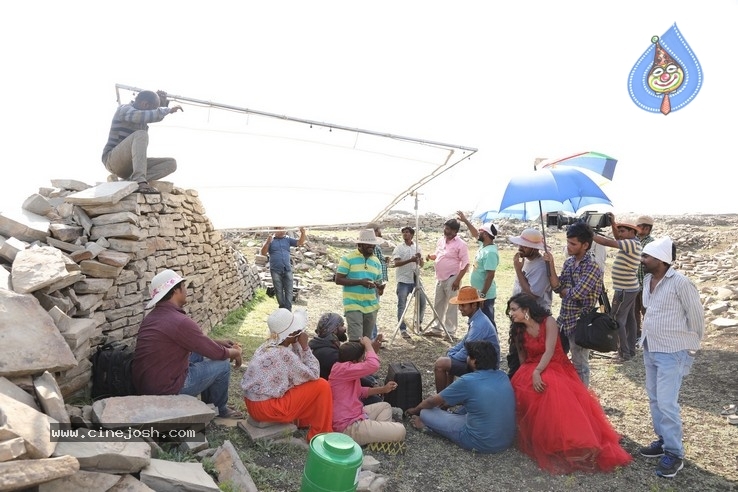 Asalu Em Jarigindante Movie Stills - 24 / 34 photos