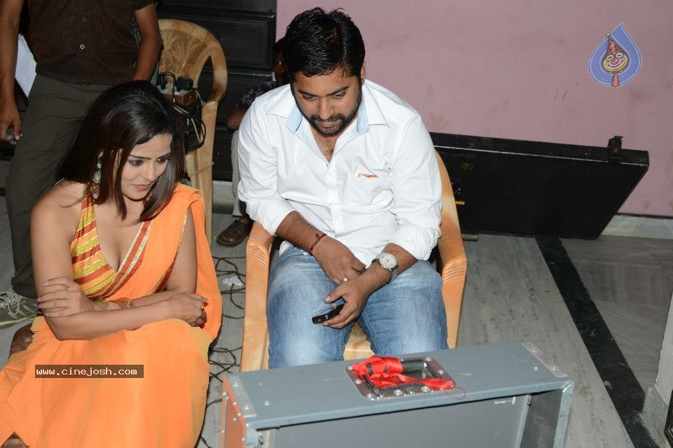 Athadu Aame O Scooter Latest Stills - 3 / 25 photos