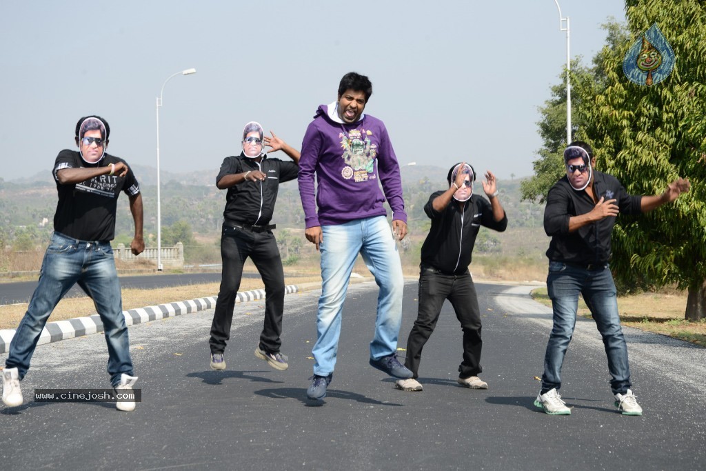 Athadu Aame O Scooter Movie Photos - 35 / 41 photos