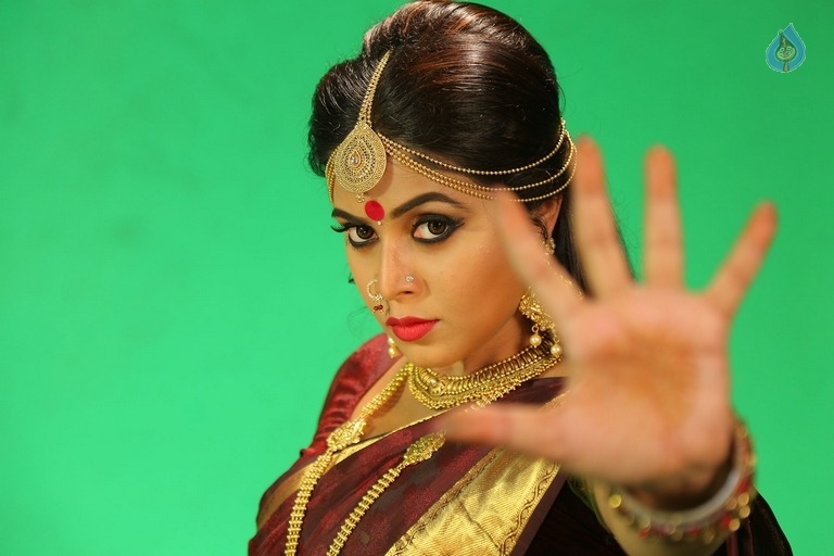 Avanthika Movie Stills - 9 / 9 photos