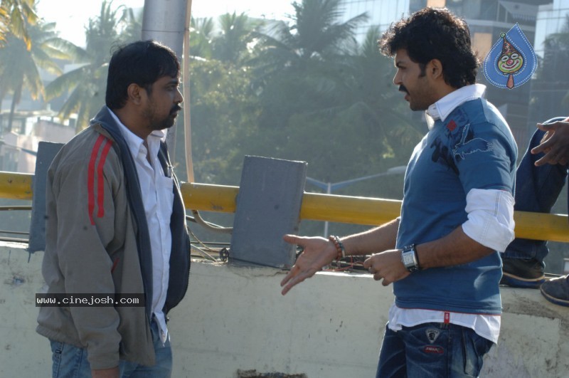  Awara Movie Stills - 90 / 121 photos