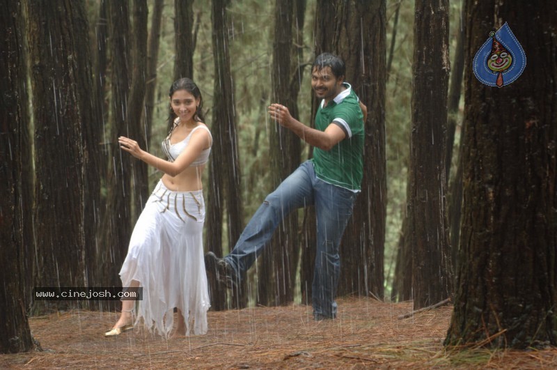  Awara Movie Stills - 106 / 121 photos