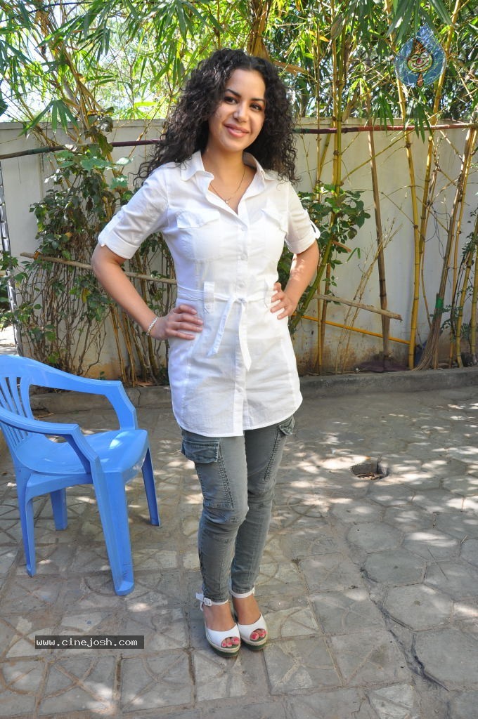 Ayesha Stills - 13 / 146 photos