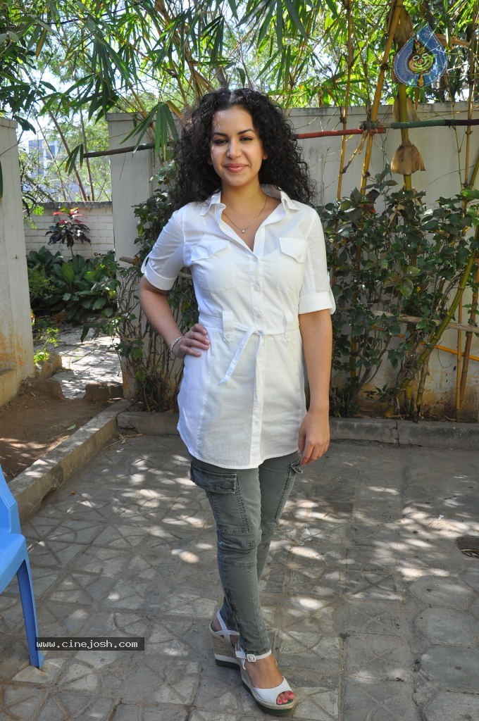 Ayesha Stills - 25 / 146 photos