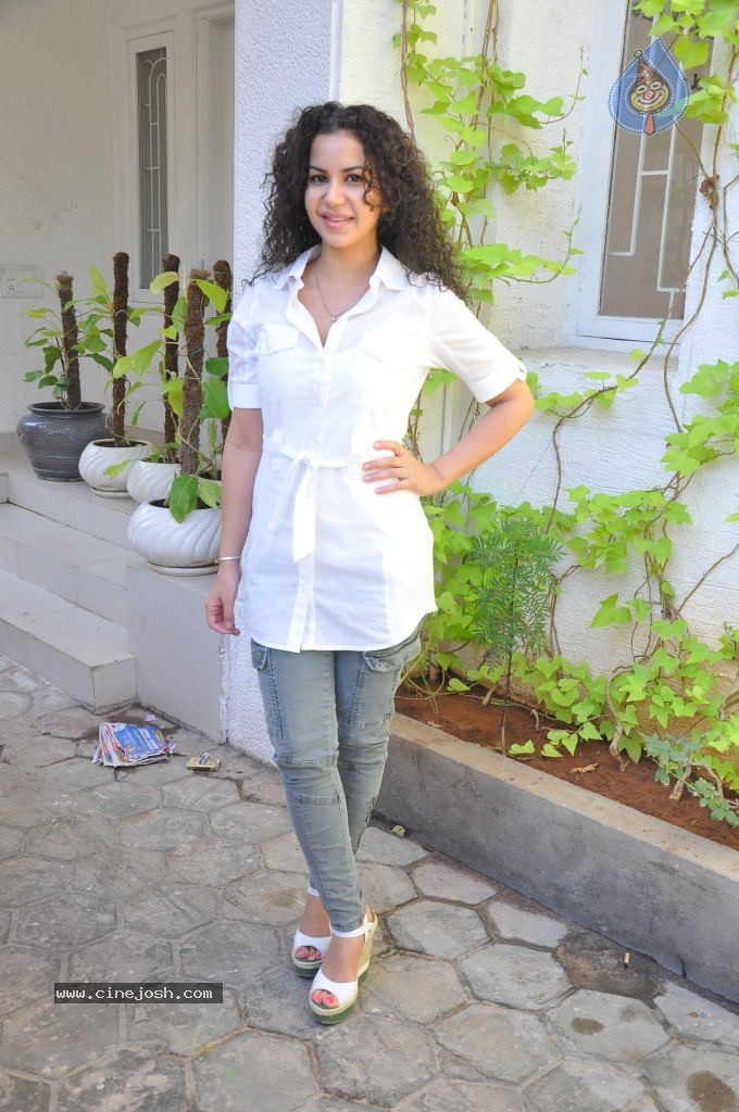 Ayesha Stills - 27 / 146 photos