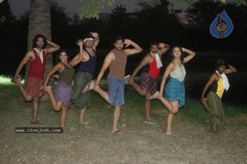 Ayutha Poratam Movie Stills - 12 / 33 photos