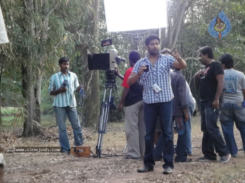 Ayutha Poratam Movie Stills - 29 / 33 photos