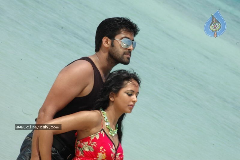 Ayutha Poratam Movie Stills - 31 / 33 photos