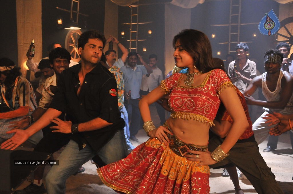 Ayyare Movie New Stills - 17 / 21 photos