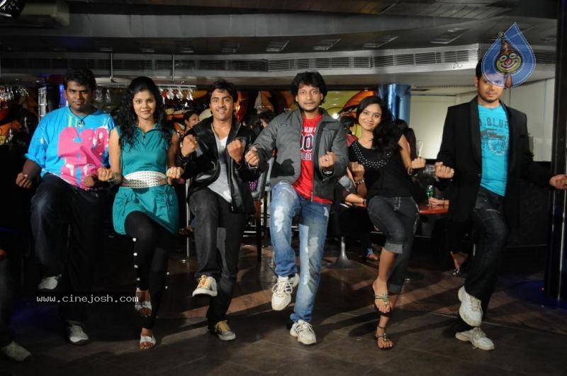 Bachelors 2 Movie Stills - 5 / 46 photos