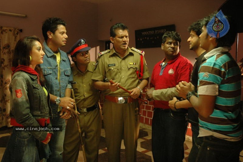 Bachelors 2 Movie Stills - 9 / 46 photos