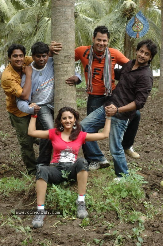 Bachelors 2 Movie Stills - 10 / 46 photos