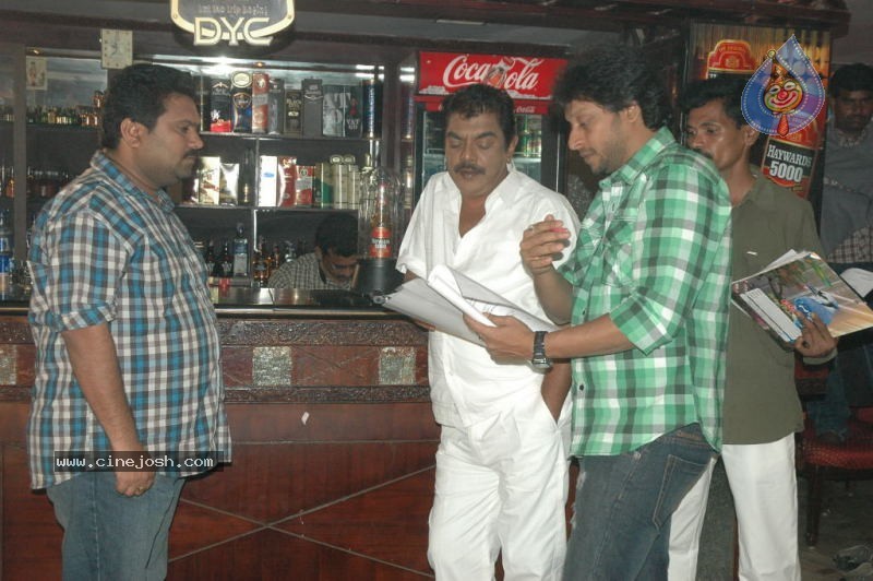 Bachelors 2 Movie Stills - 15 / 46 photos