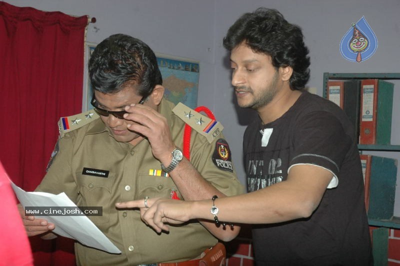 Bachelors 2 Movie Stills - 16 / 46 photos