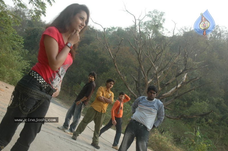 Bachelors 2 Movie Stills - 18 / 46 photos