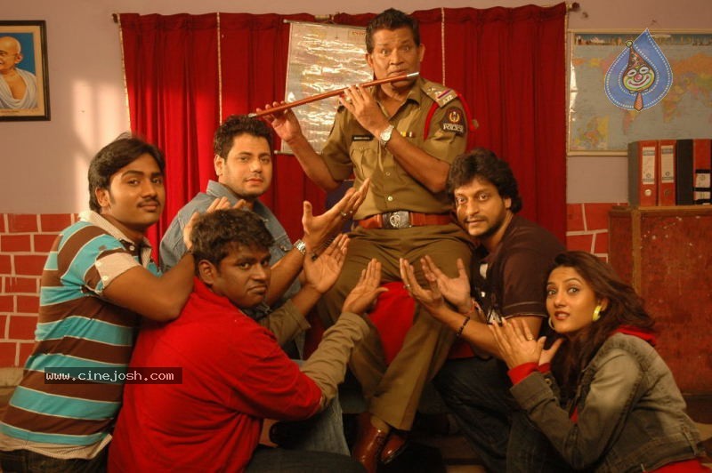 Bachelors 2 Movie Stills - 23 / 46 photos