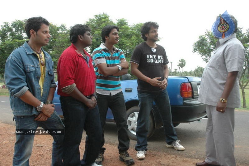 Bachelors 2 Movie Stills - 27 / 46 photos