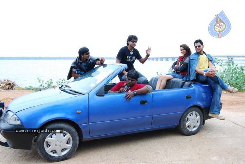 Bachelors 2 Movie Stills - 30 / 46 photos