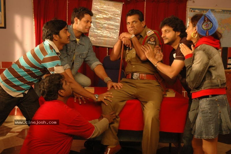 Bachelors 2 Movie Stills - 31 / 46 photos