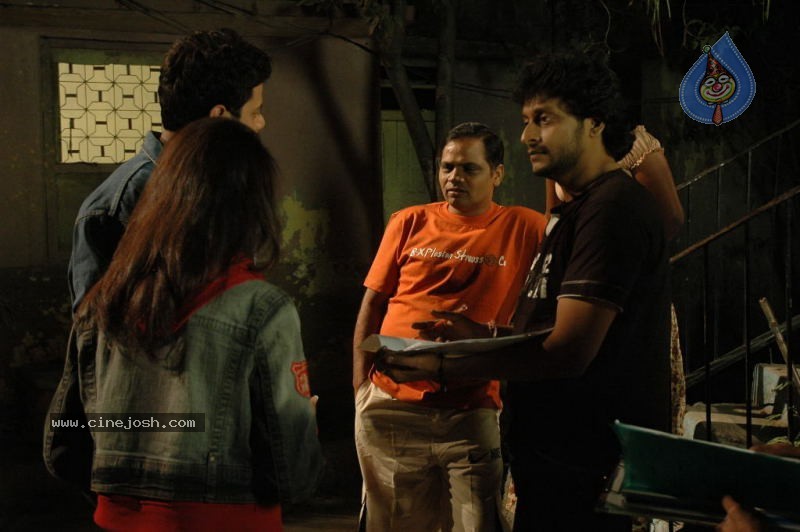 Bachelors 2 Movie Stills - 32 / 46 photos