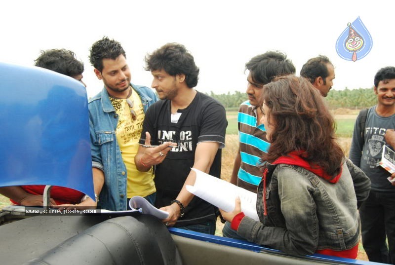 Bachelors 2 Movie Stills - 34 / 46 photos